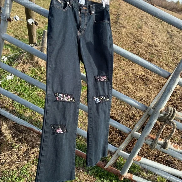 Calvin Klein Jeans Black Floral Distressed, Size 6 - Picture 3 of 6